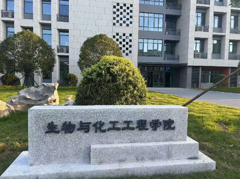 兴宁区扬州职业大学体育场高杆灯项目